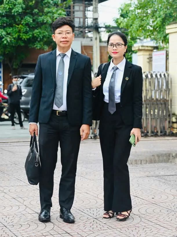 Luật sư Đậu Thị Quyên và Luật sư Đỗ Ngọc Thanh có mặt tại Tòa án nhân dân thành phố Đồng Nai
